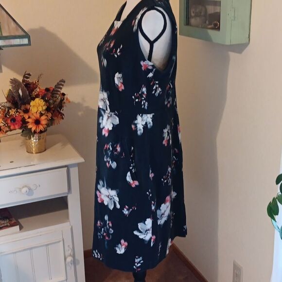 Lands' End Dark Floral Sleeveless Ponte Dress - Picture 4 of 11